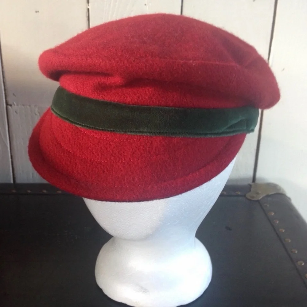 Retro HAT PEOPLE Hat Cap Red Wool Black Green Velvet Band Paisley Lining